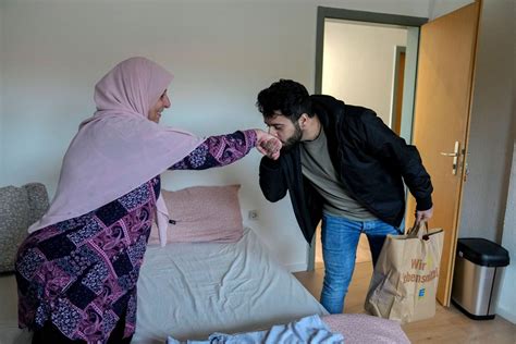 Germany limits cash benefit payments for asylum.
